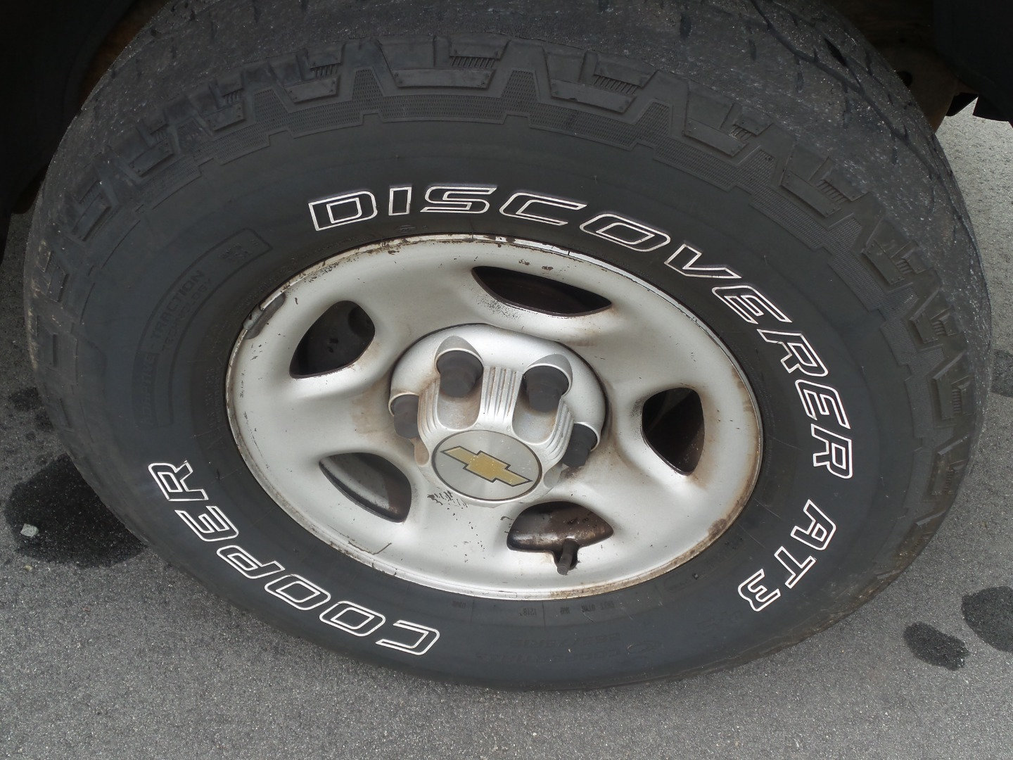 Used 2004 Chevrolet Silverado 1500 W/T AWD/4WD image 24