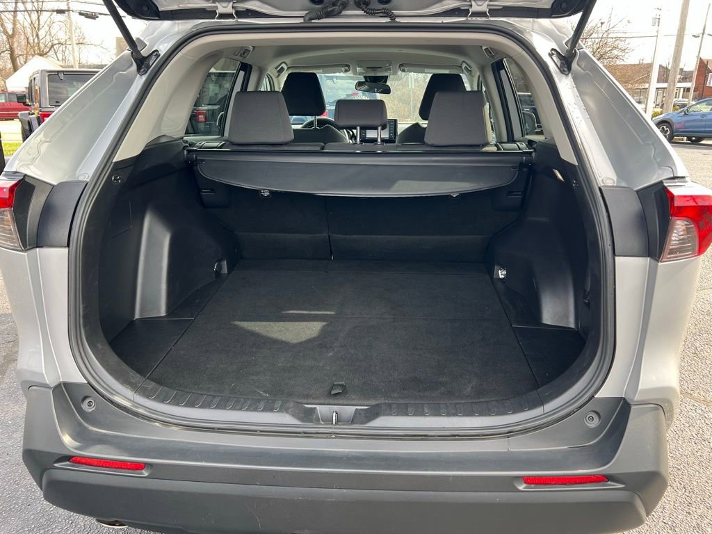 Used 2022 Toyota RAV4 XLE image 24