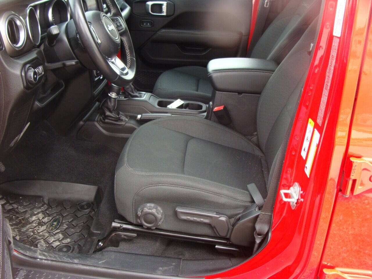 Used 2020 Jeep Wrangler Unlimited Sahara w/ Uconnect 4C Nav & Sound Group image 15