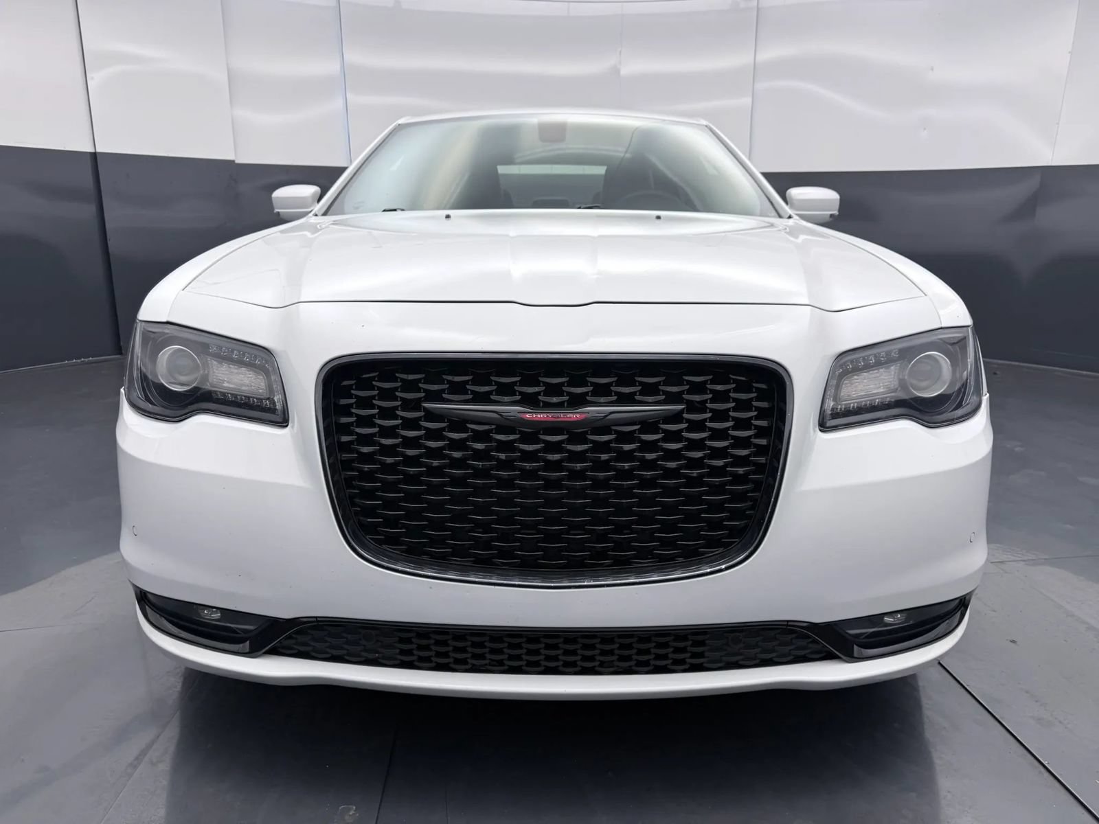 Used 2023 Chrysler 300 S RWD image 2