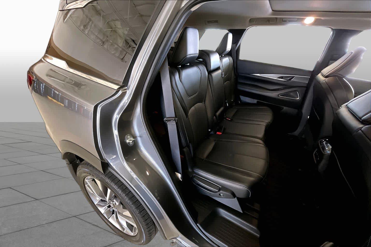 Used 2023 INFINITI QX60 Luxe w/ Vision Package FWD image 18