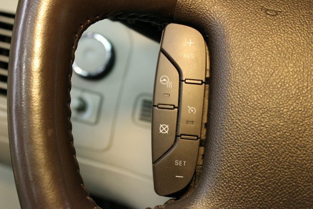 Used 2010 Cadillac DTS Premium image 21