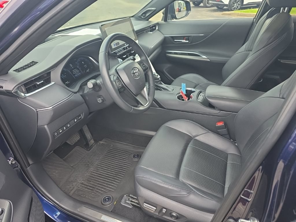 Used 2023 Toyota Venza Limited AWD/4WD image 9