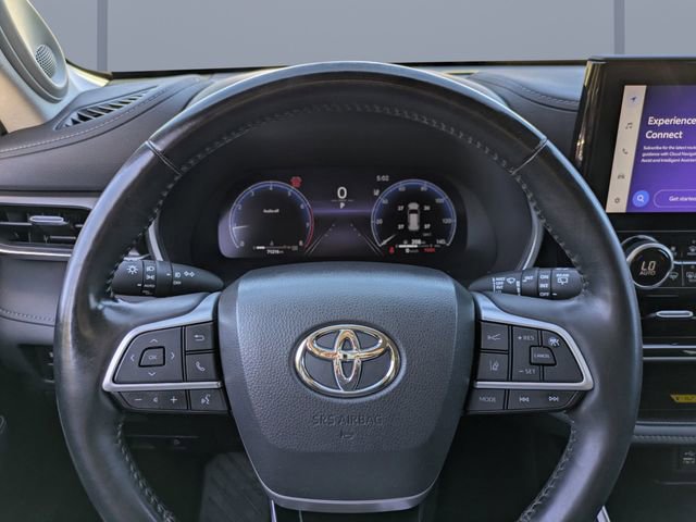 Used 2023 Toyota Highlander Limited FWD image 29