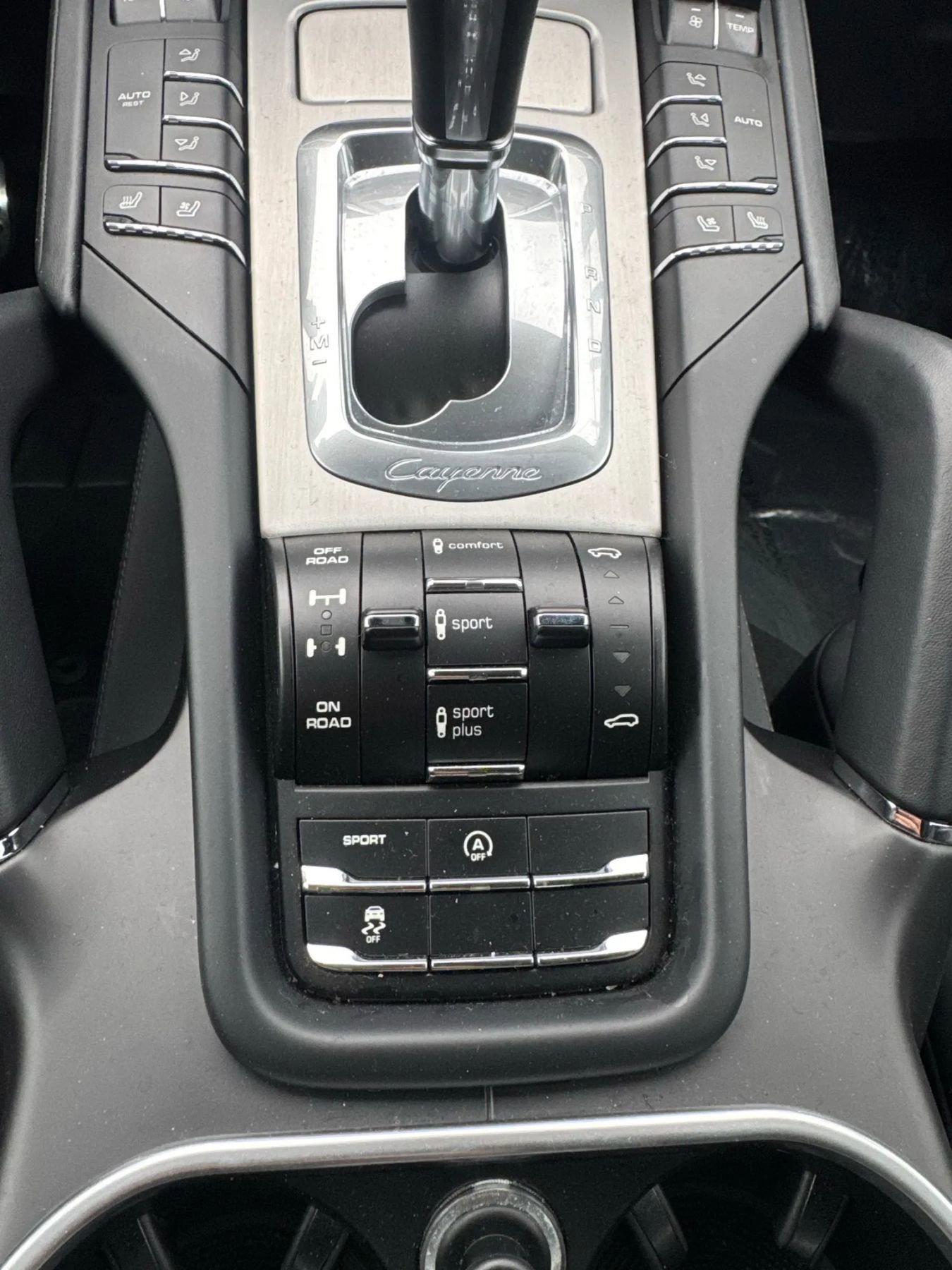 Used 2015 Porsche Cayenne Turbo image 75