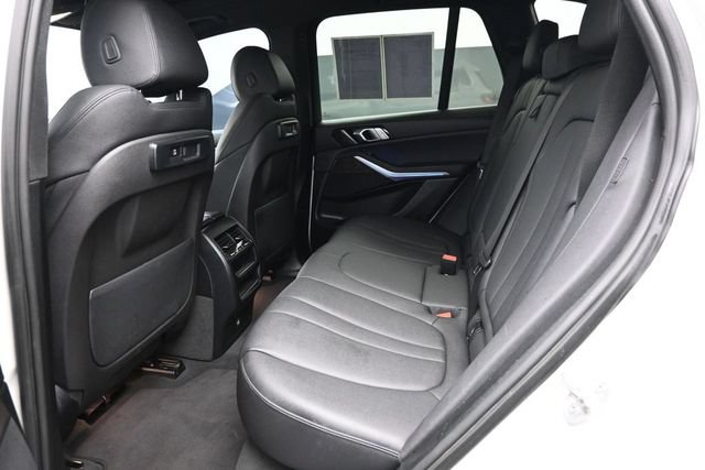 Used 2022 BMW X5 xDrive40i AWD/4WD image 13