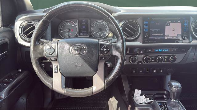 Used 2016 Toyota Tacoma TRD Off-Road w/ Premium & Technology Package AWD/4WD image 25