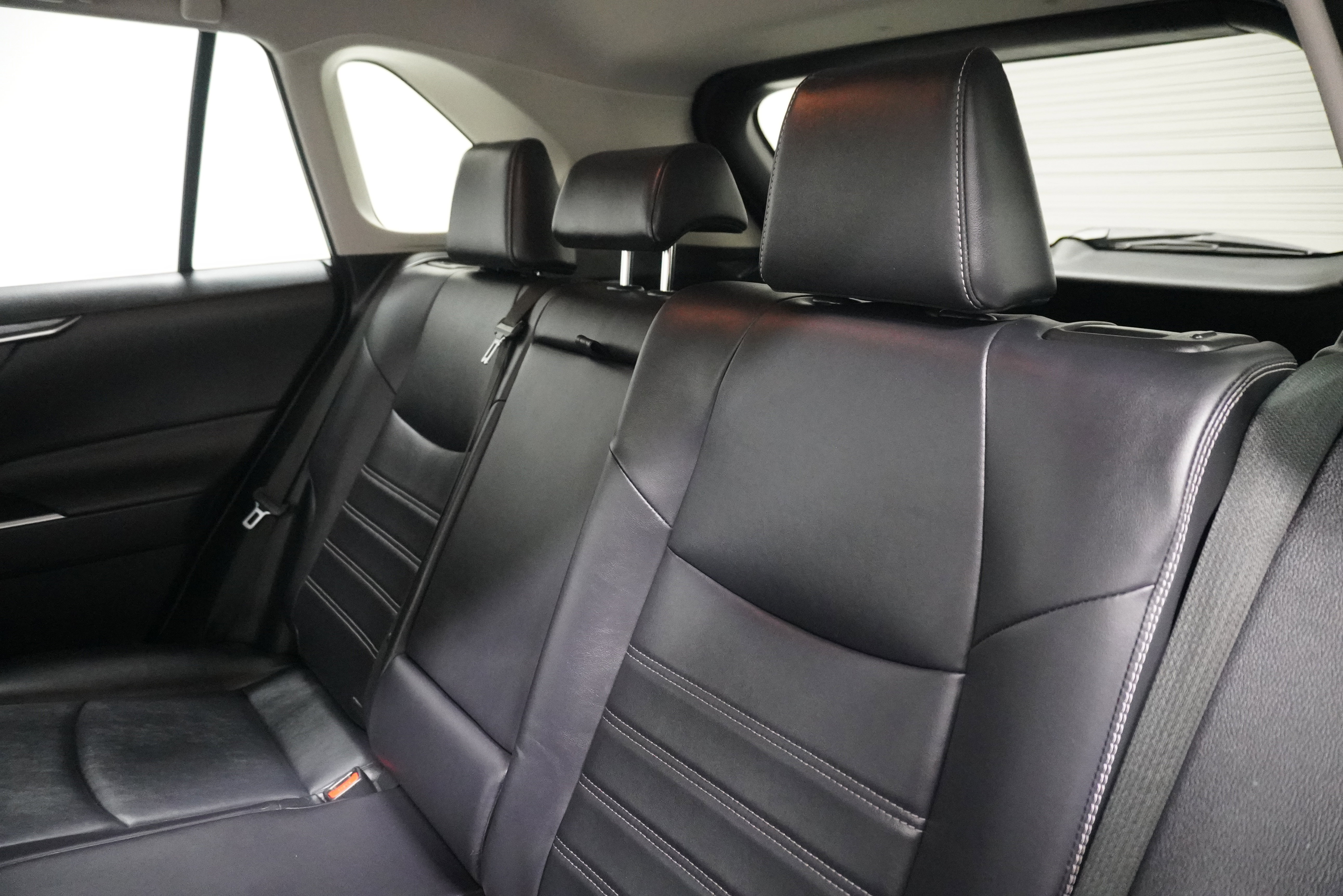 Used 2020 Toyota RAV4 XLE Premium image 12