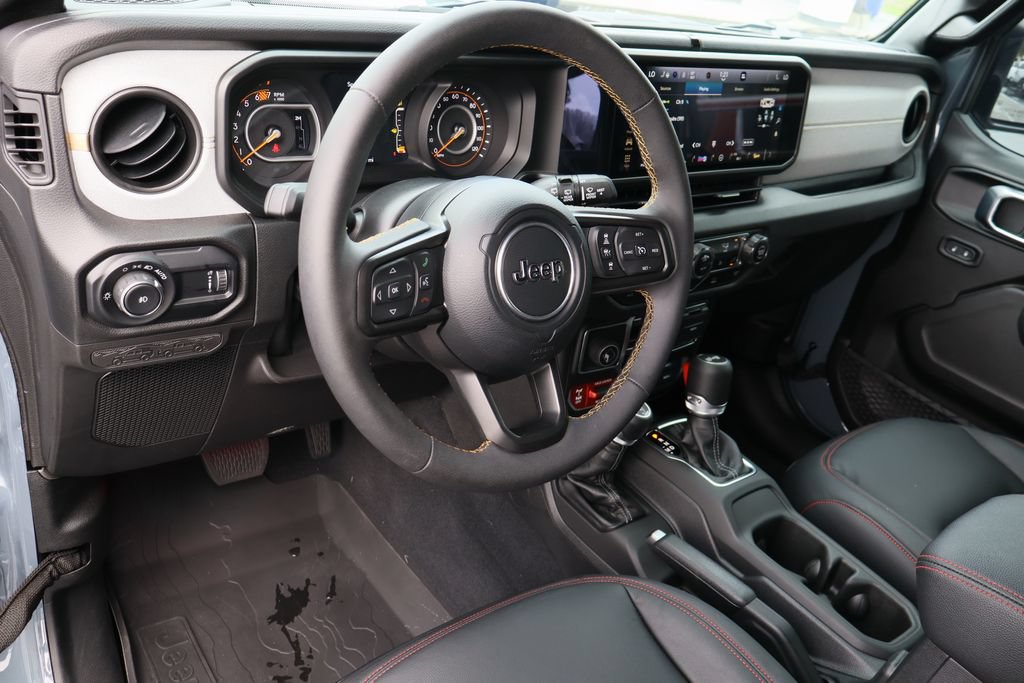 Used 2024 Jeep Wrangler Unlimited Sport AWD/4WD image 12