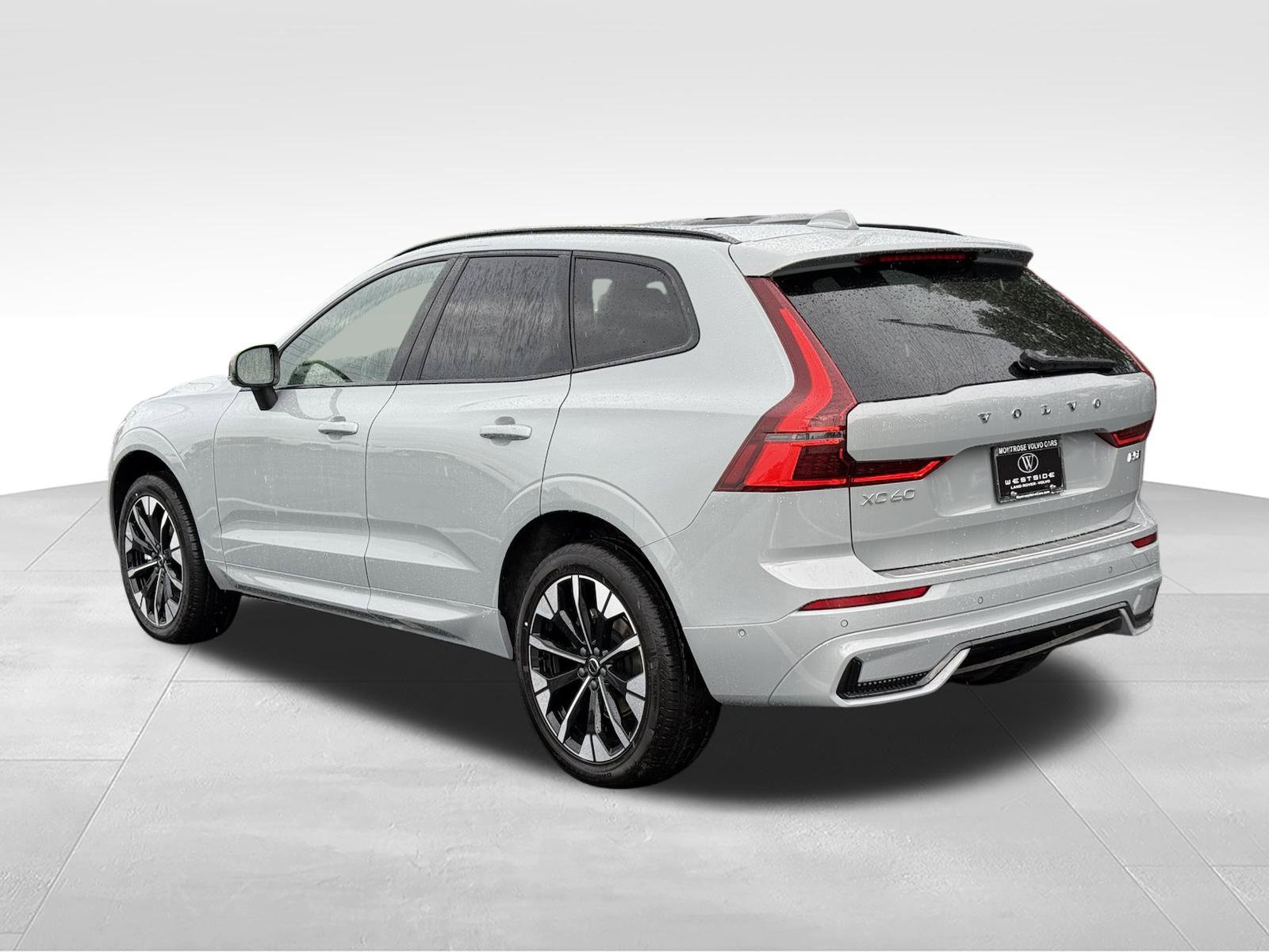 New 2027 Volvo XC60 B5 Plus AWD/4WD image 3