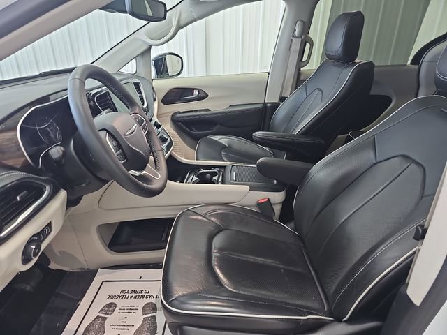 Used 2024 Chrysler Pacifica Limited FWD image 9