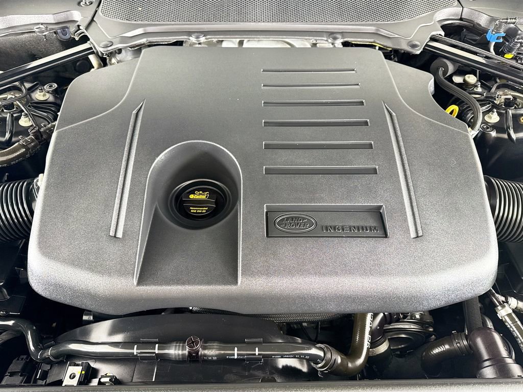 Used 2024 Land Rover Discovery Metropolitan Edition image 24
