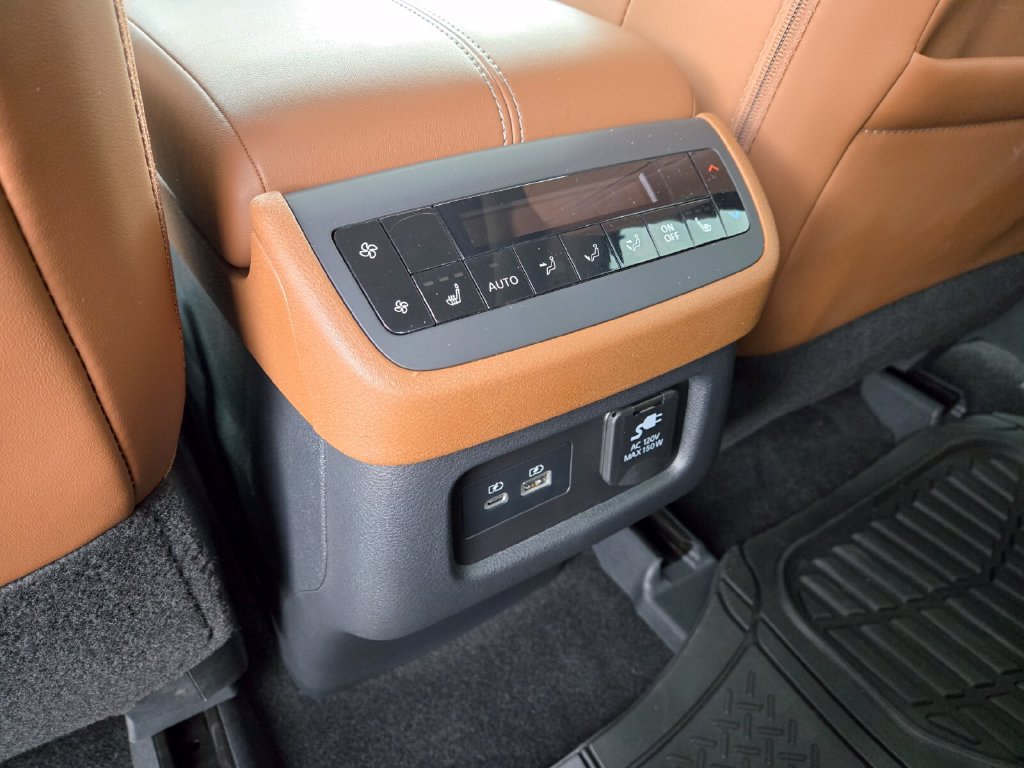 Certified 2025 Nissan Pathfinder Platinum w/ Lighting Package (N93) FWD image 17