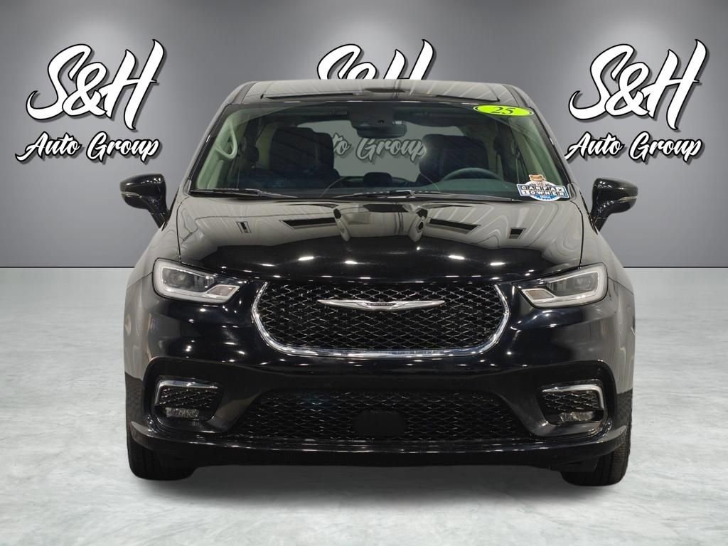 Used 2024 Chrysler Pacifica Touring-L image 12