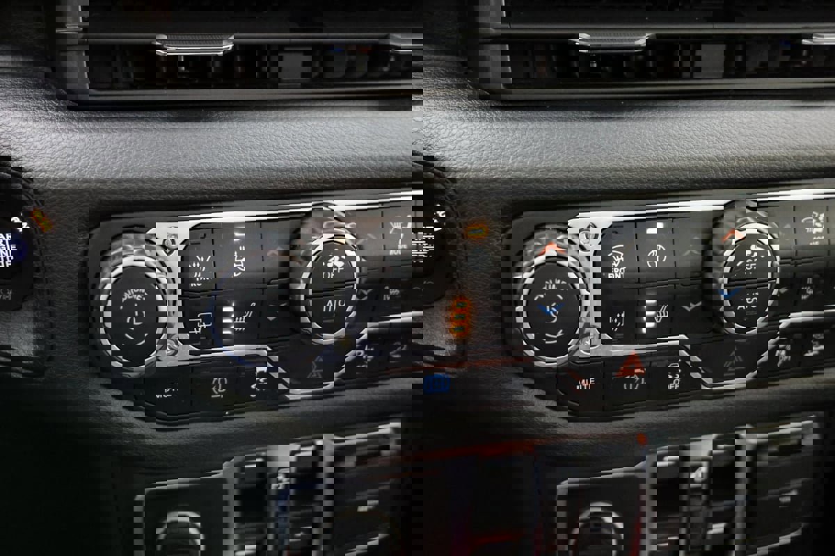 Used 2024 Jeep Wrangler Unlimited w/ Convenience Group image 8