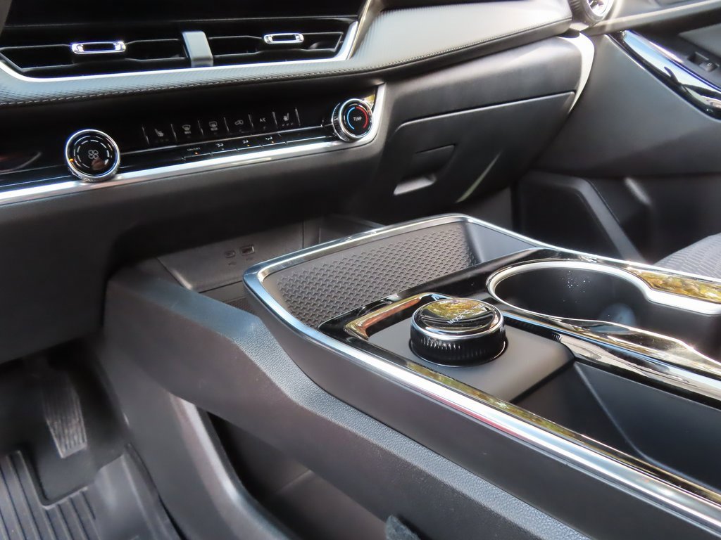 New 2026 Chevrolet Equinox LT w/ LPO, Floor Liner Package image 6