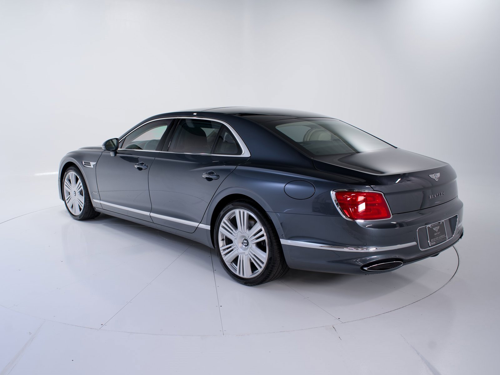 New 2026 Bentley Flying Spur Azure image 3
