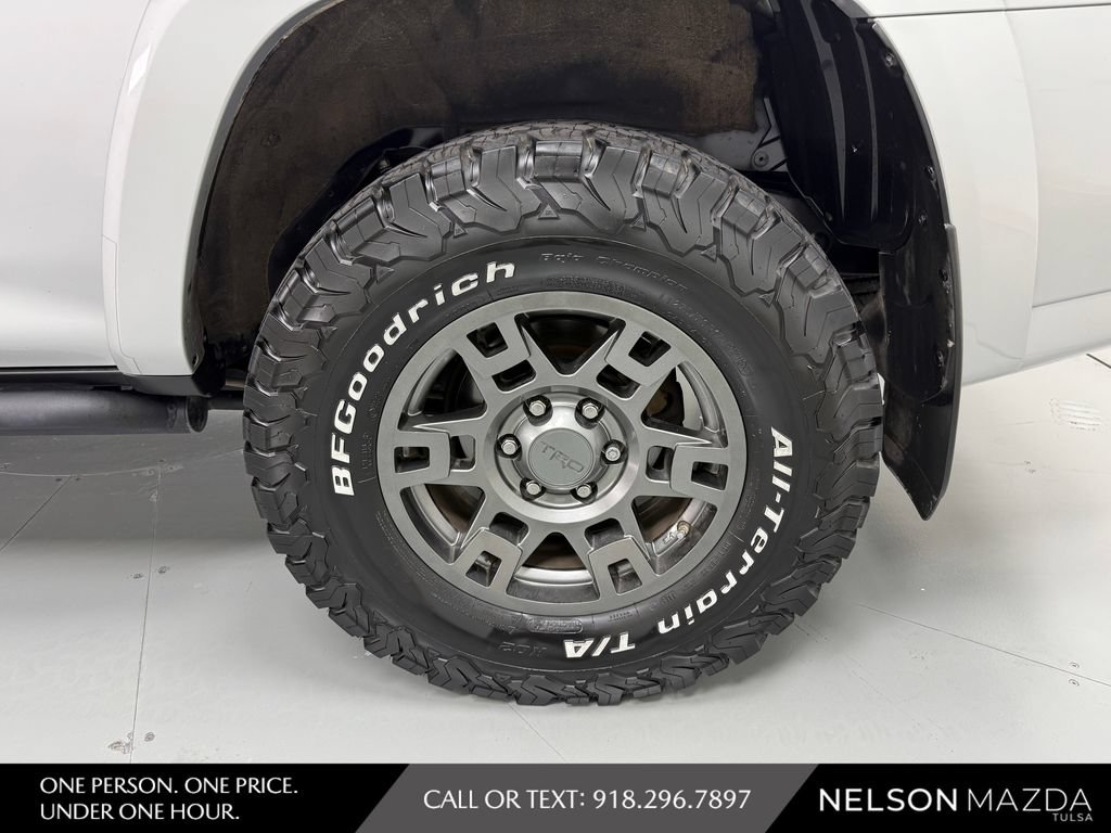 Used 2021 Toyota 4Runner Venture w/ Moonroof Package AWD/4WD image 12
