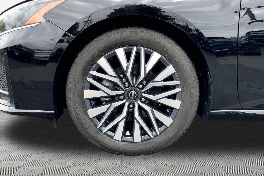 Used 2024 Nissan Altima 2.5 SV FWD image 21
