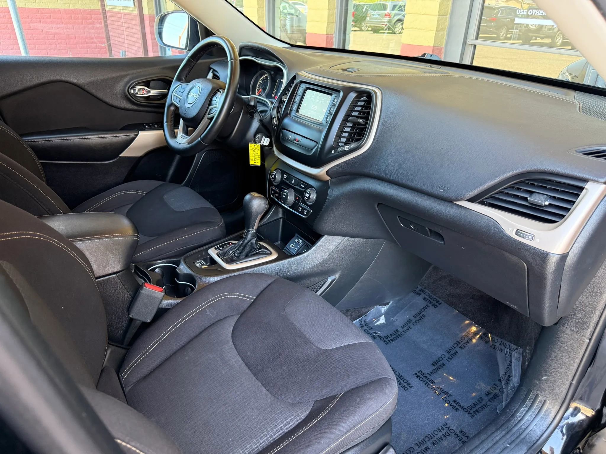 Used 2017 Jeep Cherokee Latitude w/ Safety/Convenience Group FWD image 23