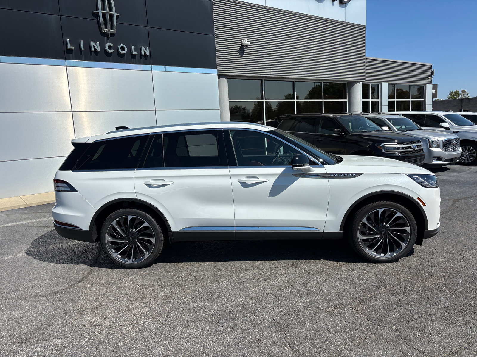 New 2025 Lincoln Aviator Reserve w/ Equipment Group 201A image 8