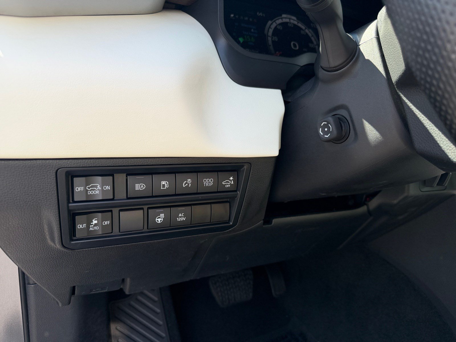 Used 2024 Toyota Sequoia Capstone AWD/4WD image 11