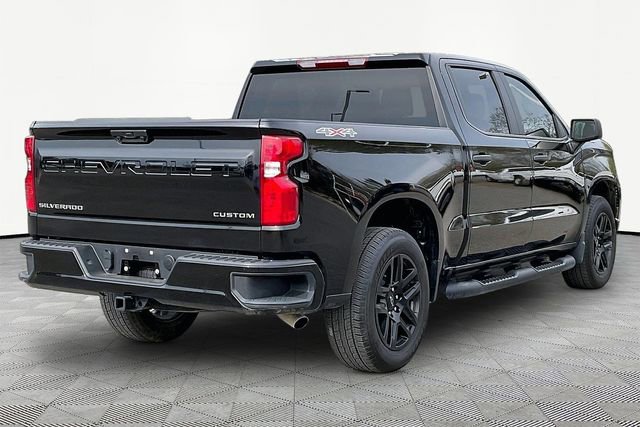 Used 2025 Chevrolet Silverado 1500 Custom w/ LPO, Dark Essentials Package AWD/4WD image 5