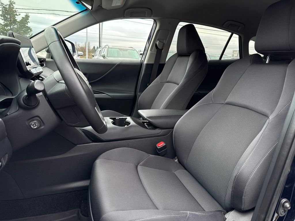 Used 2023 Toyota Venza LE image 18