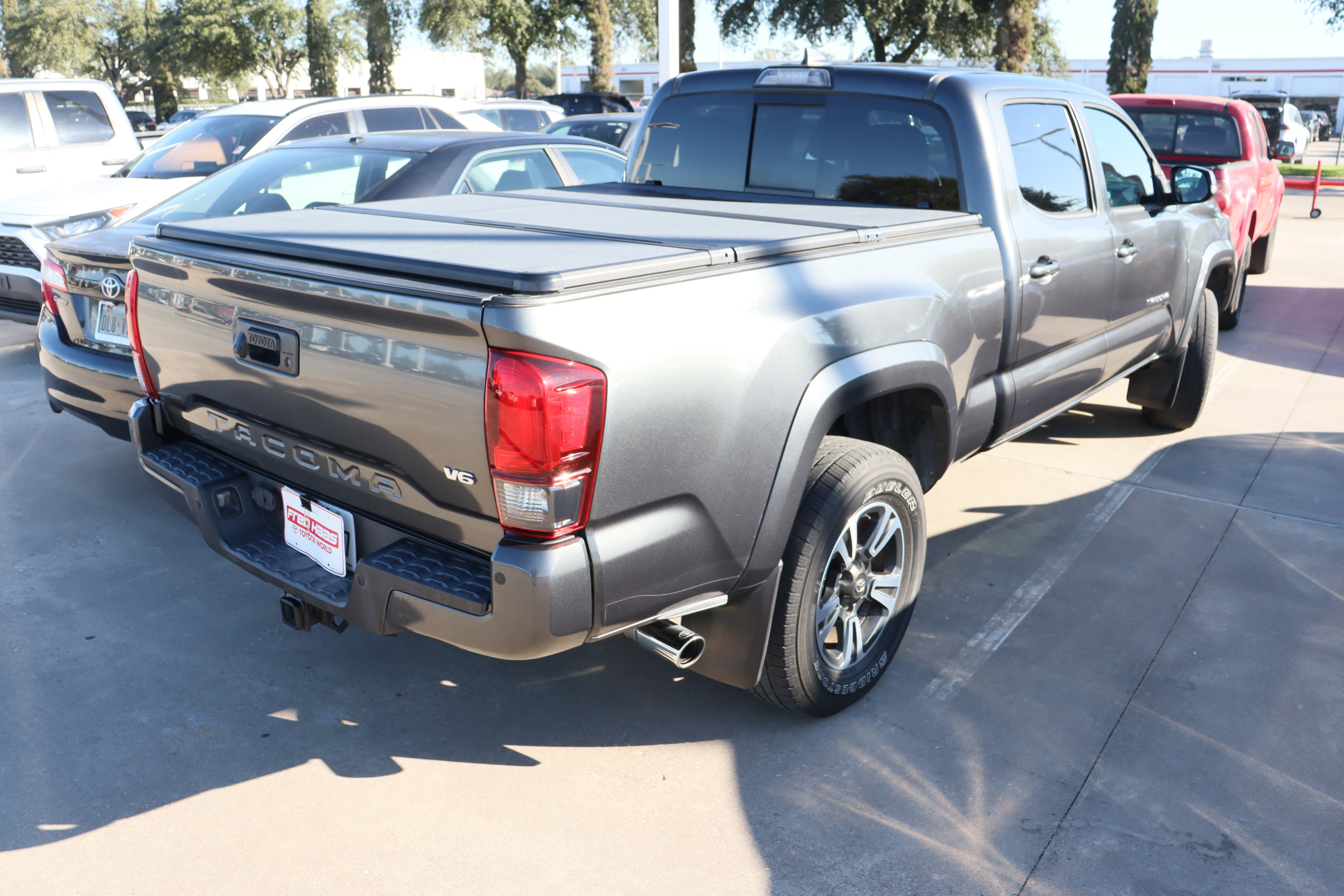 Used 2019 Toyota Tacoma TRD Sport image 9