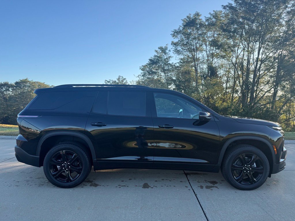 New 2027 Chevrolet Traverse LT w/ Midnight/Sport Edition FWD image 2