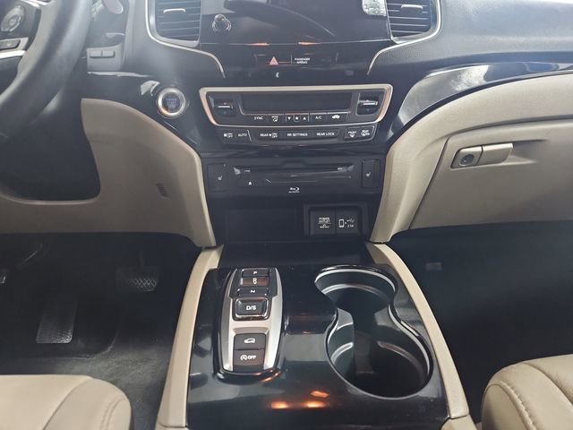 Used 2022 Honda Pilot Touring image 11