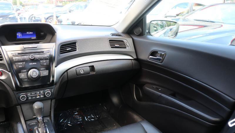 Used 2017 Acura ILX FWD image 17