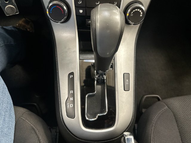Used 2015 Chevrolet Cruze LT FWD image 29