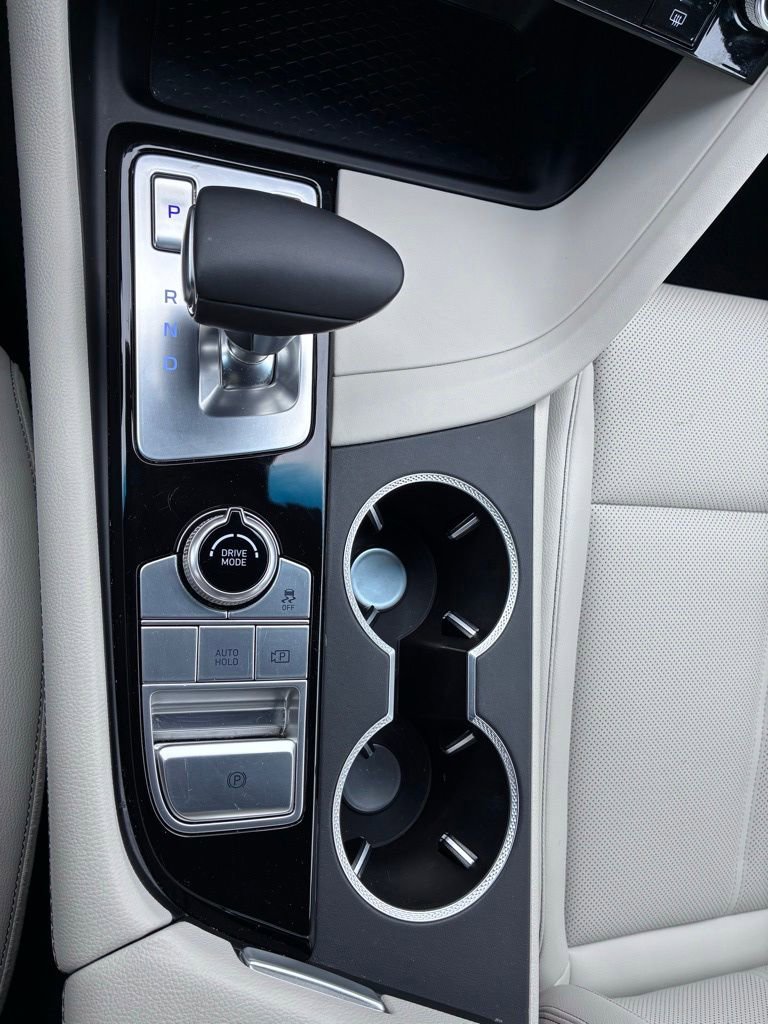 Used 2025 Genesis G70 2.5T image 34