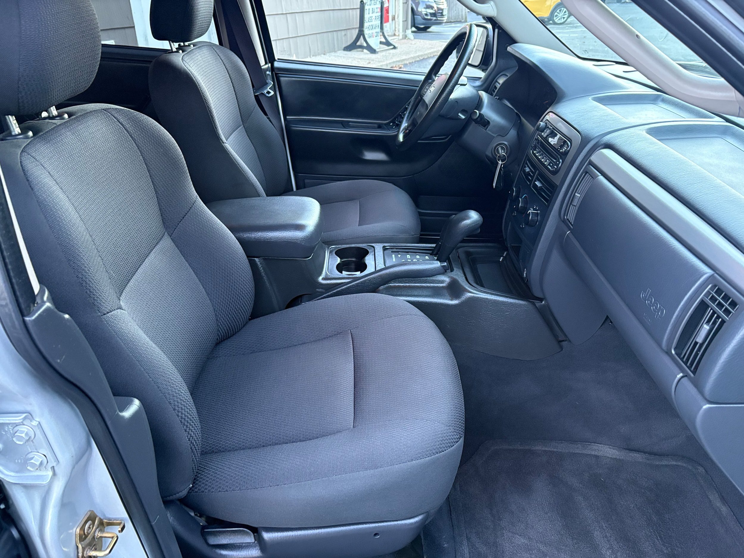 Used 2004 Jeep Grand Cherokee Laredo w/ Convenience Group AWD/4WD image 33