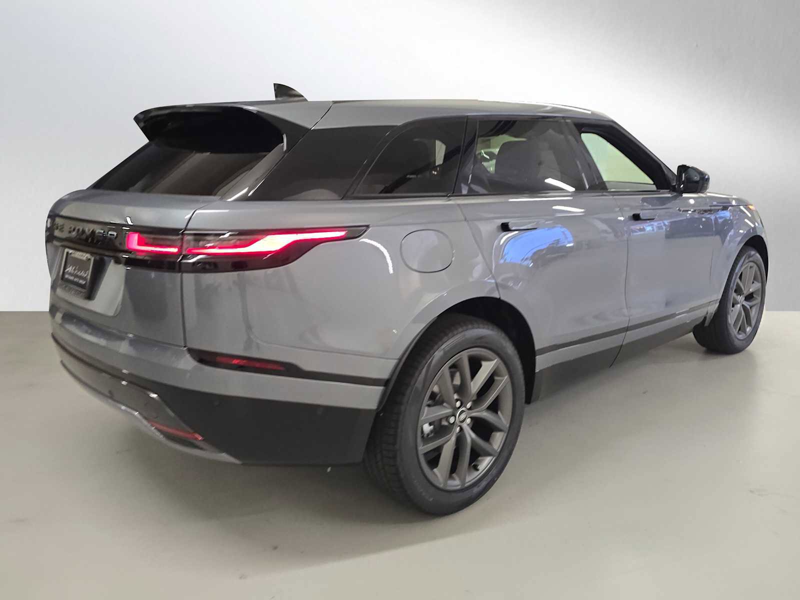 New 2026 Land Rover Range Rover Velar Dynamic SE image 3