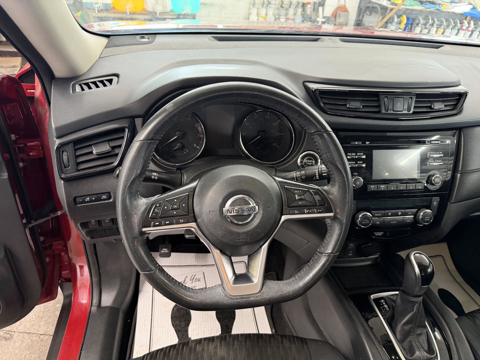 Used 2017 Nissan Rogue SV image 13