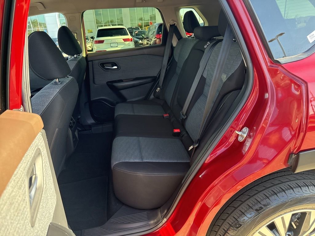 Used 2023 Nissan Rogue SV FWD image 19