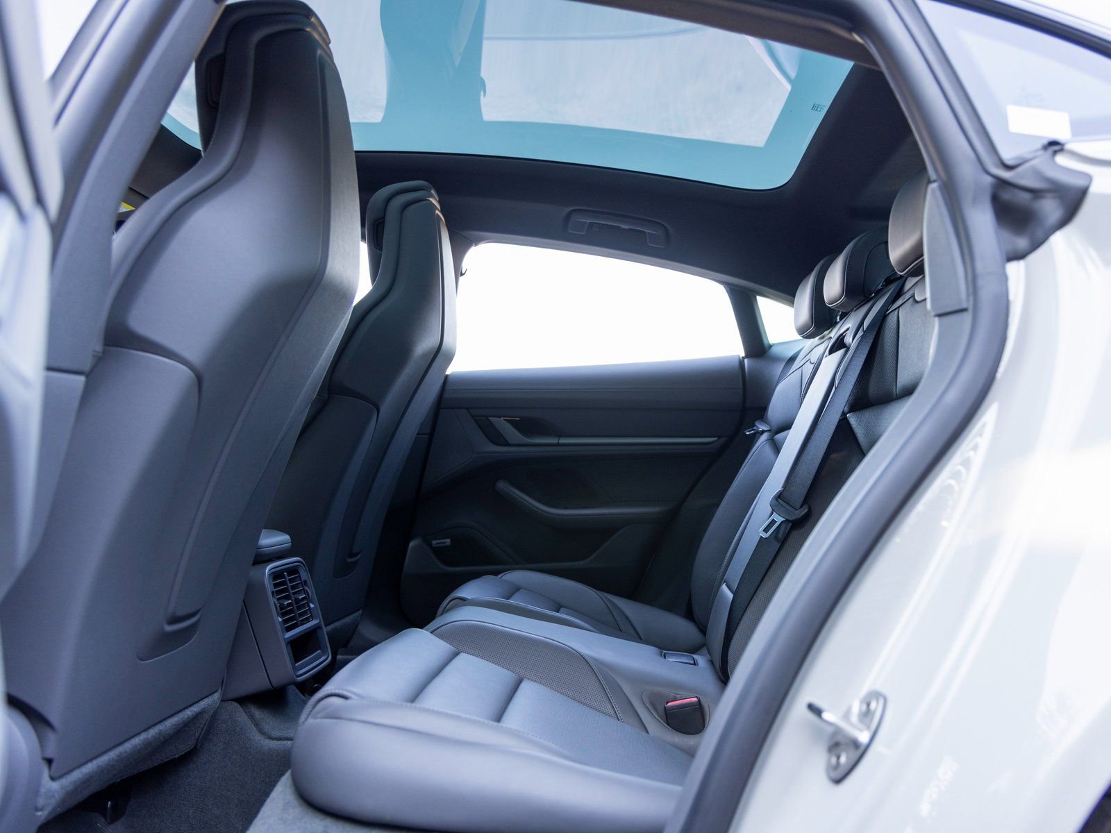 Used 2025 Porsche Taycan 4S image 42