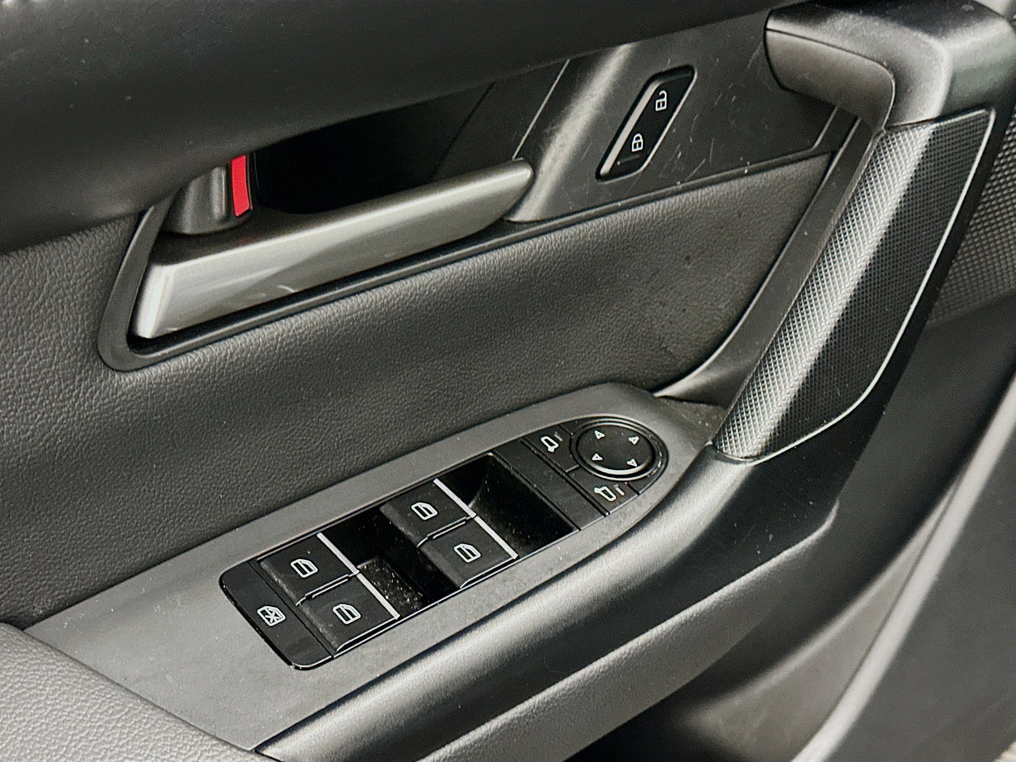 Used 2025 MAZDA CX-50 AWD 2.5 Hybrid w/ Premium Pkg image 15