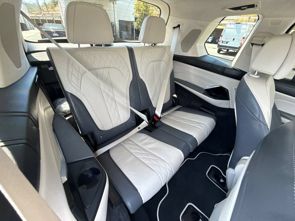 Used 2025 BMW ALPINA XB7 AWD/4WD image 19