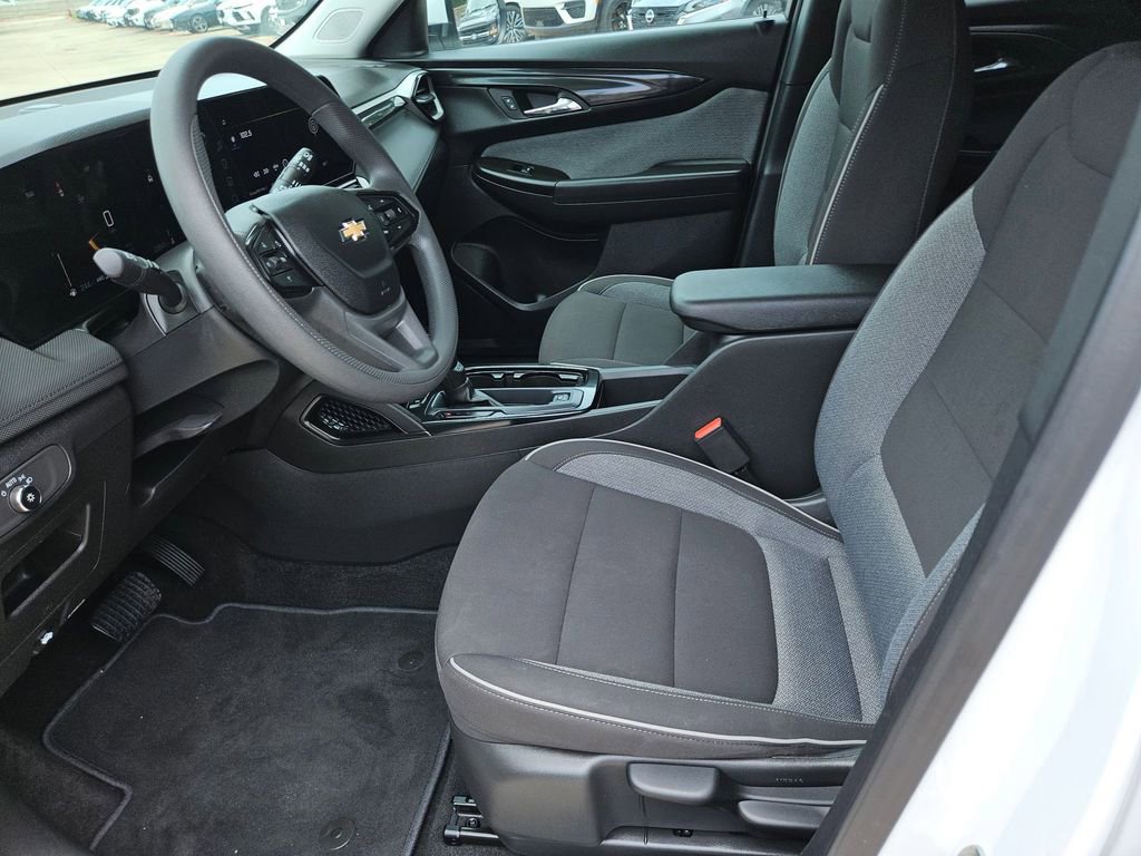 Used 2025 Chevrolet TrailBlazer LT AWD/4WD image 11