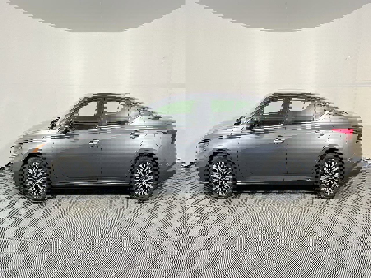 Used 2024 Nissan Altima 2.5 SV image 6