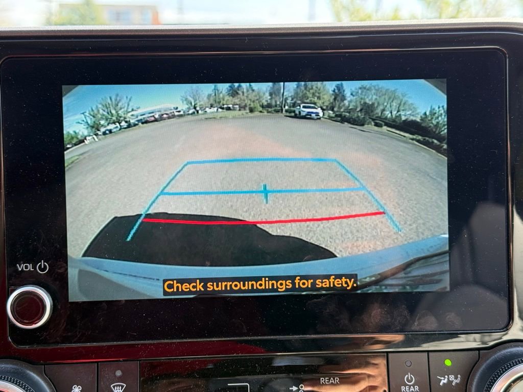 Used 2023 Toyota Highlander XLE image 11