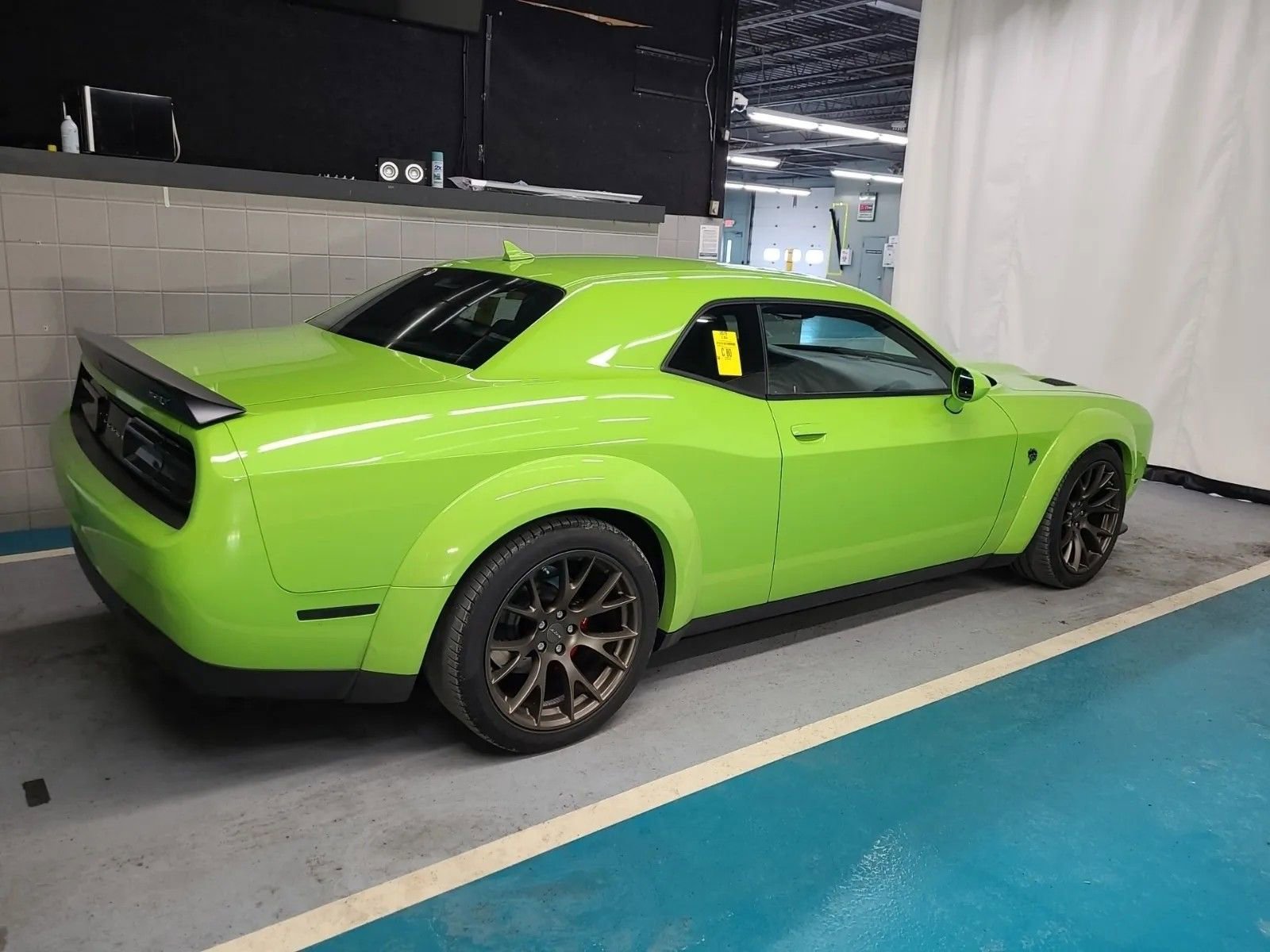 Used 2015 Dodge Challenger SRT Hellcat RWD image 4