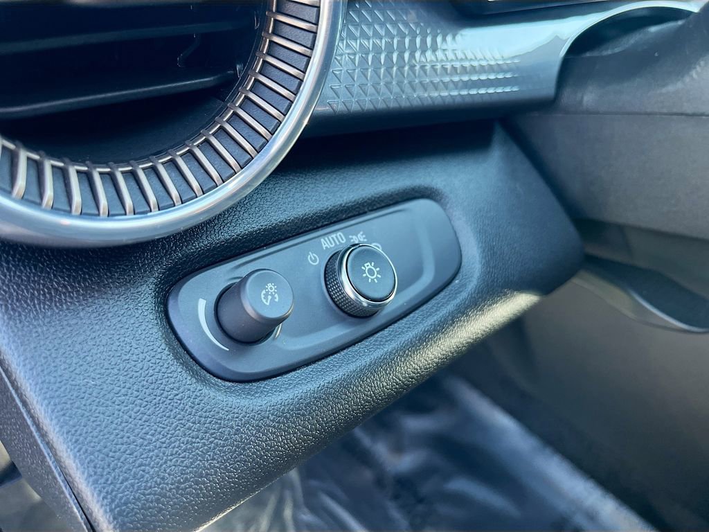 Used 2025 Chevrolet Trax ACTIV w/ Driver Confidence Package image 10