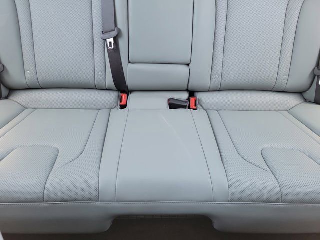 Certified 2025 Hyundai Elantra Limited image 32