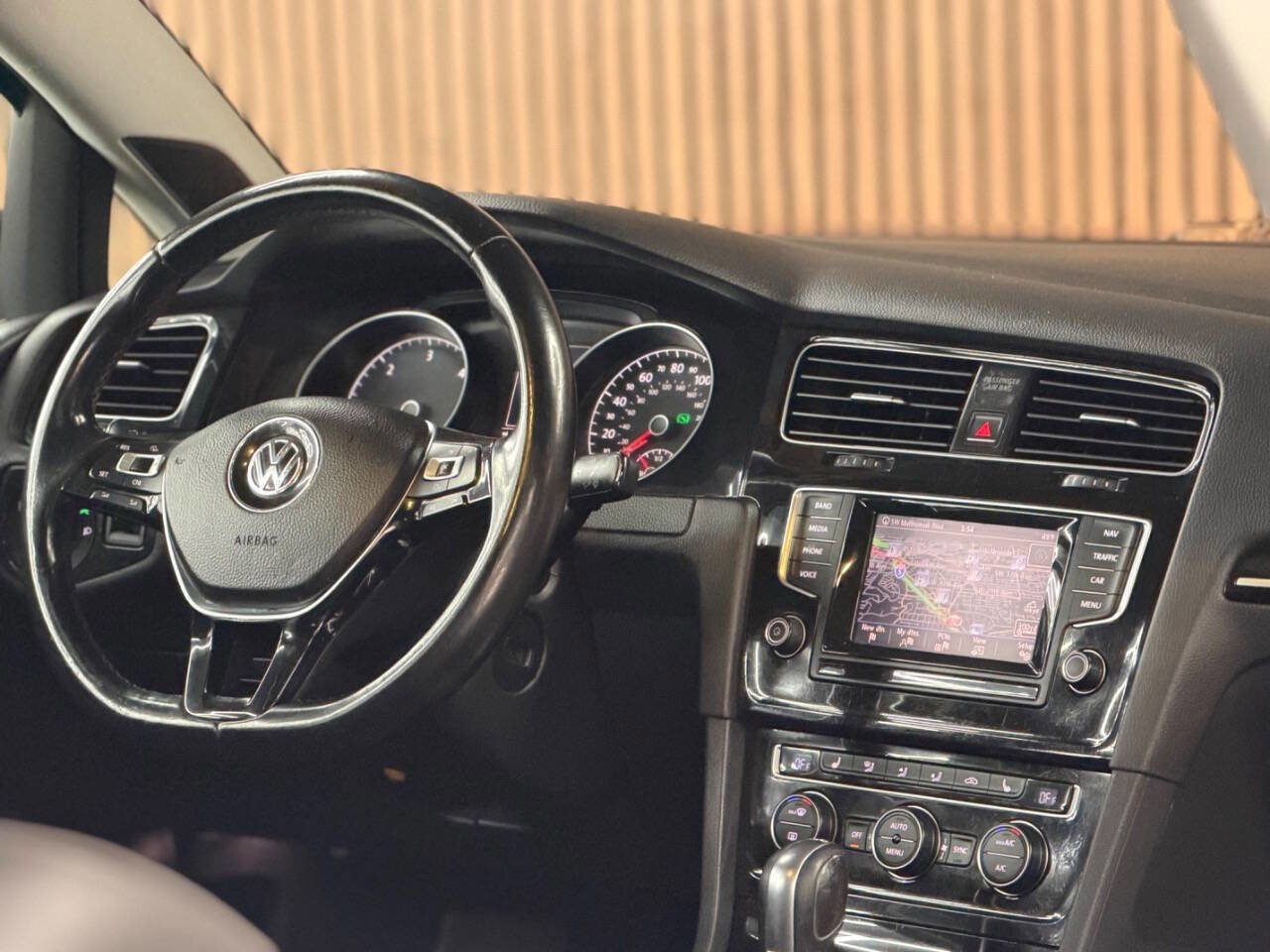 Used 2015 Volkswagen Golf TDI S image 4