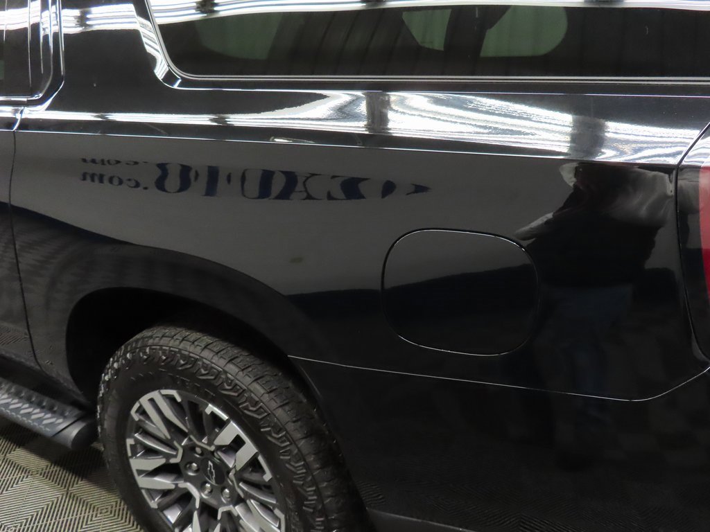 Used 2025 Chevrolet Suburban Z71 image 48