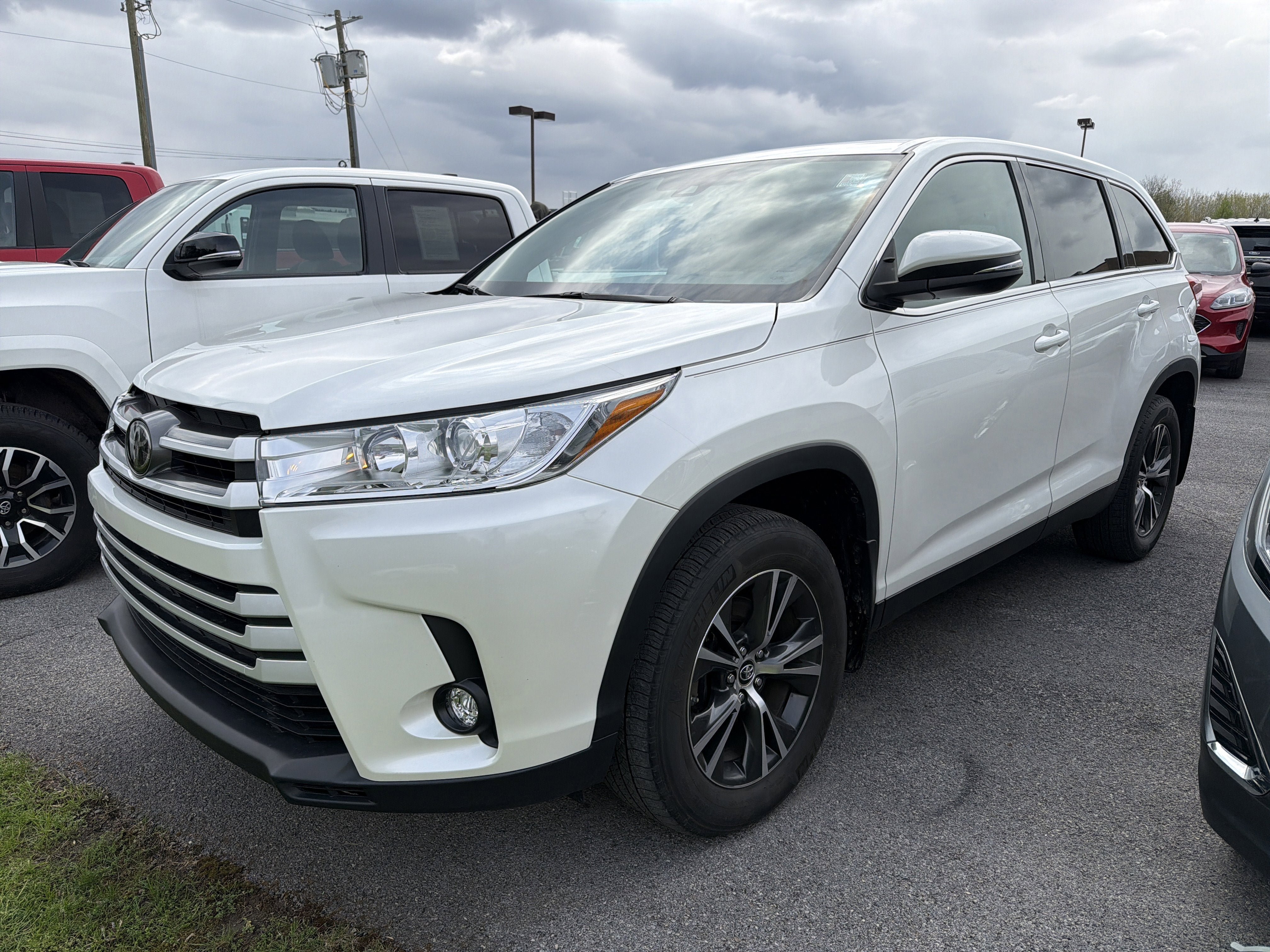 Used 2019 Toyota Highlander Plus AWD/4WD image 4